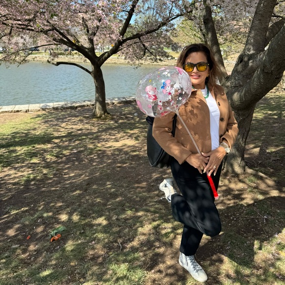 Meet your Posher, Jessica - Picture 1 of 2